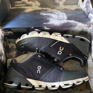 On Running - Men’s Cloudflyer Black/White Size 8, new in box